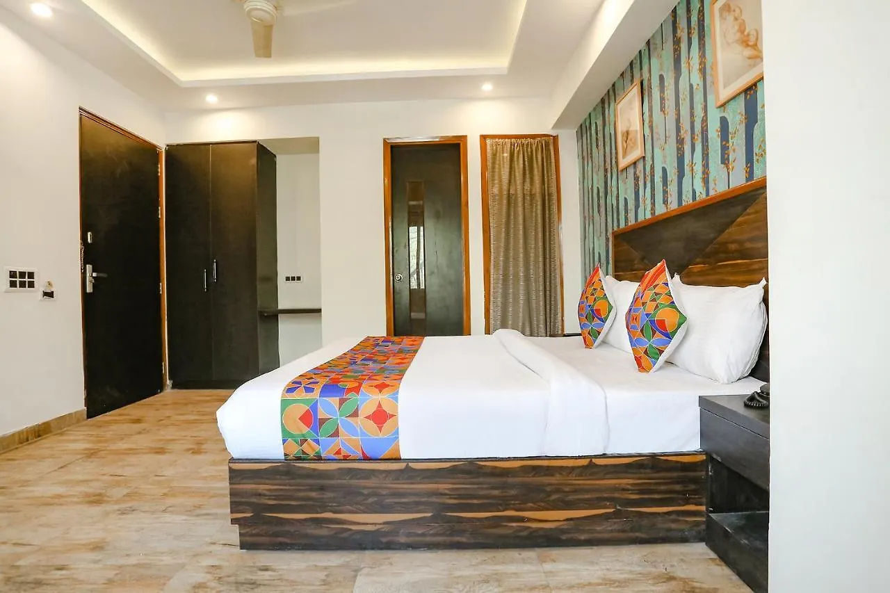 *** Hotel Fabhotel The Gross Infinity New Delhi India